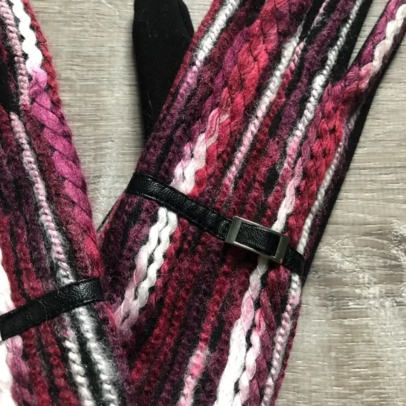 Knitted winter gloves - Picture 2 of 2